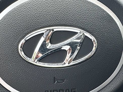 Certified 2023 Hyundai Elantra Limited FWD image 36