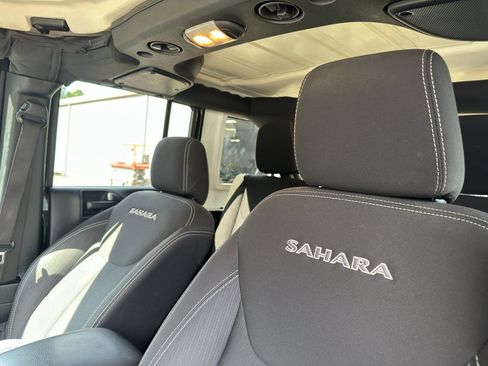 Used 2018 Jeep Wrangler Unlimited Sahara image 18