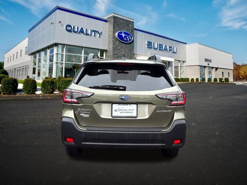 Used 2024 Subaru Outback Premium AWD/4WD image 5