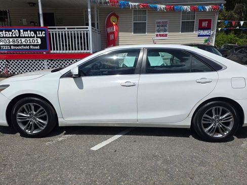 Used 2016 Toyota Camry SE FWD image 1