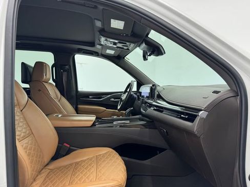 Used 2021 Cadillac Escalade ESV Sport w/ Driver Assist Tech Package RWD image 16
