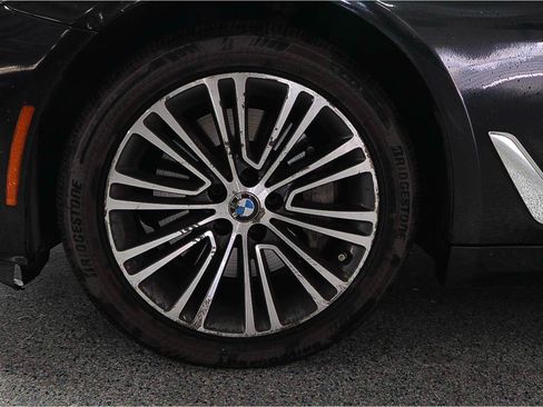 Used 2018 BMW 530i xDrive w/ Premium Package AWD/4WD image 5