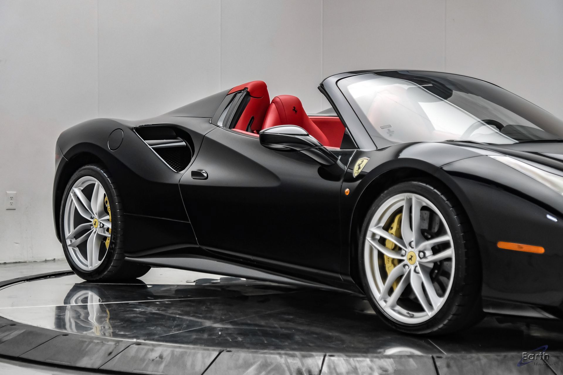 Used 2018 Ferrari 488 Spider RWD image 35