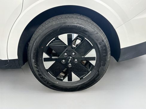 Used 2026 Kia Carnival LXS FWD image 11