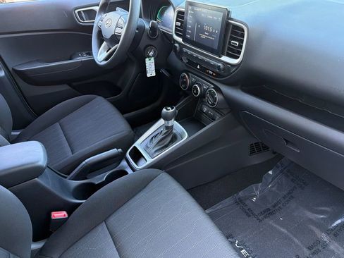 Certified 2025 Hyundai Venue SE FWD image 17