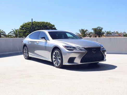 Used 2023 Lexus LS 500 w/ Accessory Package (Z2) RWD image 7