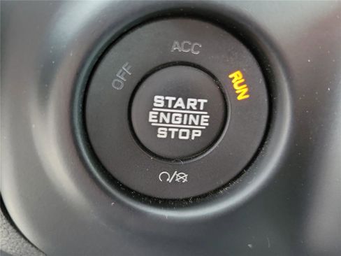 Used 2023 Jeep Wrangler Unlimited Sport AWD/4WD image 25