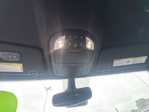 Used 2025 Chrysler Pacifica Select FWD image 26