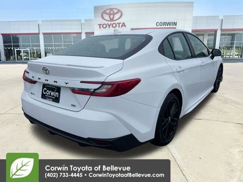 Used 2025 Toyota Camry SE FWD image 5