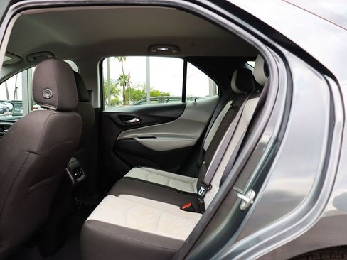Used 2021 Chevrolet Equinox LS FWD image 33