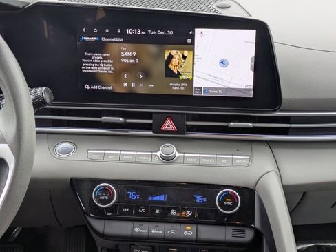 Used 2024 Hyundai Elantra SEL image 18