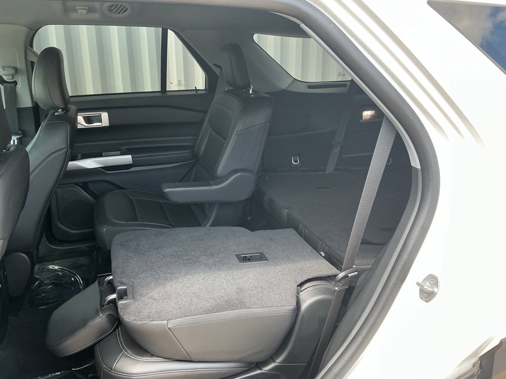 Used 2024 Ford Explorer XLT w/ Equipment Group 202A AWD/4WD image 19