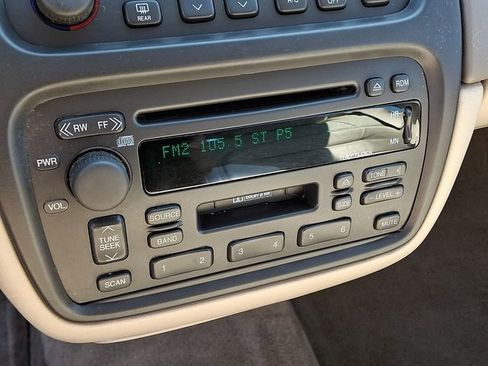 Used 2001 Cadillac De Ville w/ Comfort/Convenience Pkg image 17