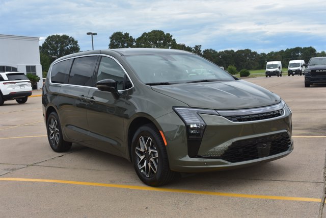 New 2027 Chrysler Pacifica Limited AWD/4WD image 3