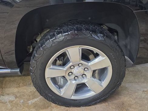 Used 2020 Chevrolet Suburban Premier w/ Max Trailering Package AWD/4WD image 35