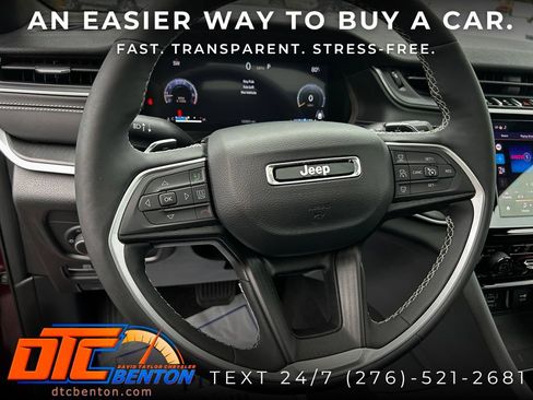 Used 2025 Jeep Grand Cherokee Altitude AWD/4WD image 14
