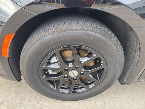 Certified 2024 Chrysler Pacifica Touring-L image 4