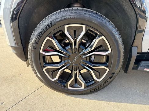 Used 2025 GMC Sierra EV Denali image 10