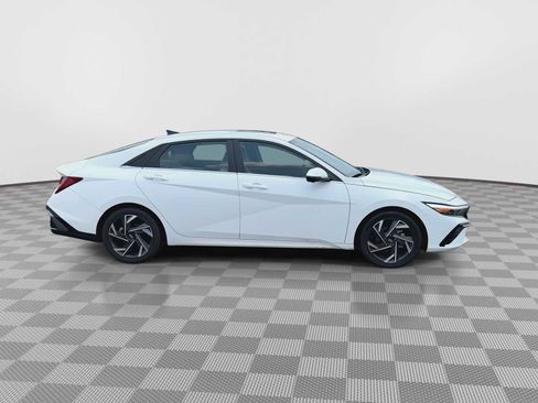 Used 2024 Hyundai Elantra Limited FWD image 9