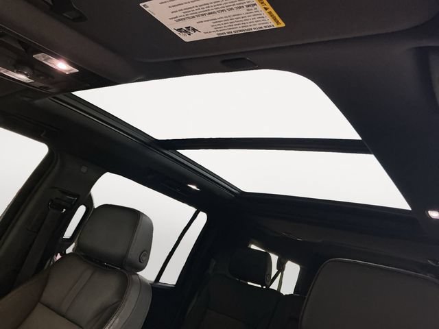 Used 2022 Chevrolet Suburban RST AWD/4WD image 12