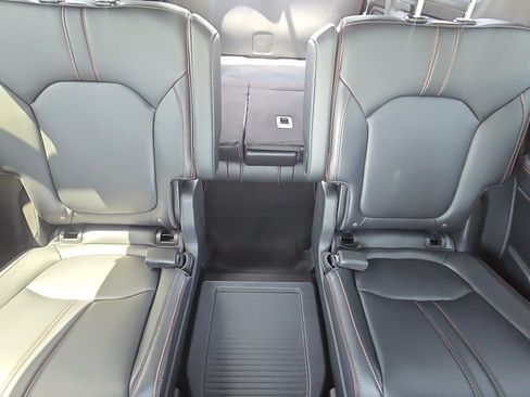 Used 2023 Honda Pilot TrailSport image 9