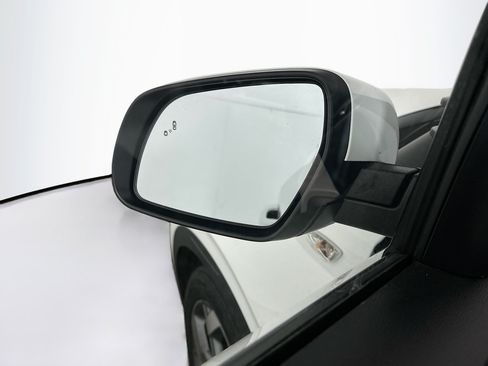 Used 2025 Hyundai Venue SEL FWD image 16