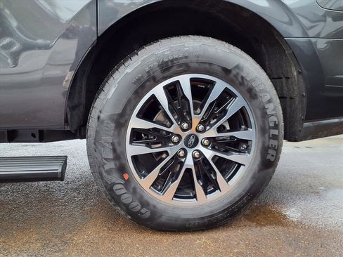 Used 2025 Ford Expedition Max Platinum image 6