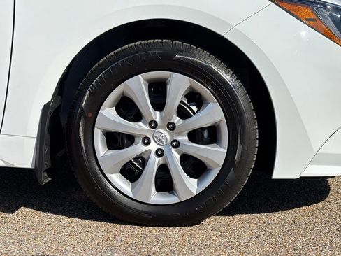Used 2026 Toyota Corolla LE image 7