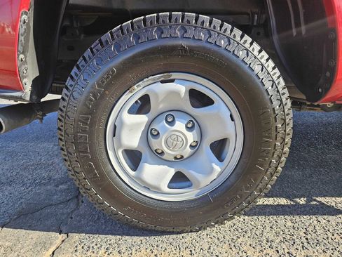 Used 2019 Toyota Tacoma SR w/ SR Convenience Package image 37