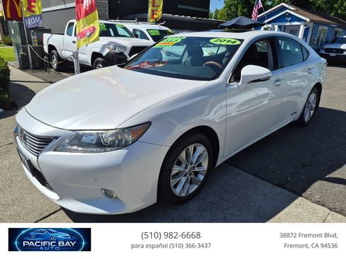 Used 2014 Lexus ES 300h w/ Premium Package w/Bamboo Trim FWD image 3