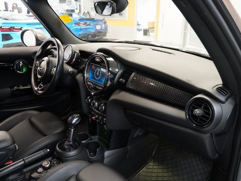 Used 2019 MINI Cooper S w/ Signature Upholstery Package image 30