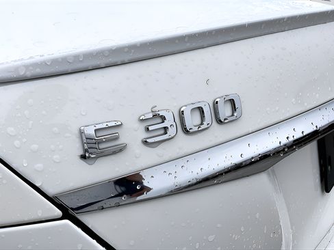 Used 2018 Mercedes-Benz E 300 image 31