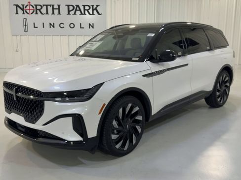 New 2026 Lincoln Nautilus Reserve AWD/4WD image 5
