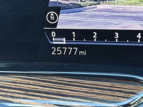 Used 2024 Cadillac Escalade Premium Luxury image 20