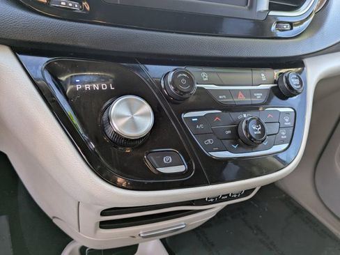 Used 2023 Chrysler Voyager LX image 21