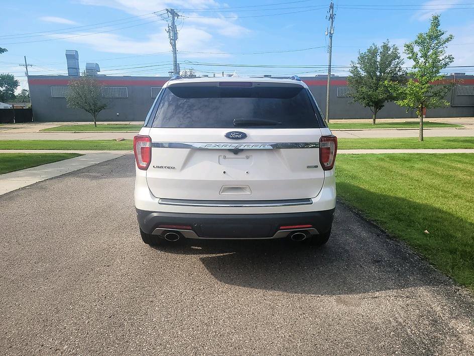 Used 2019 Ford Explorer Limited w/ Equipment Group 301A AWD/4WD image 6
