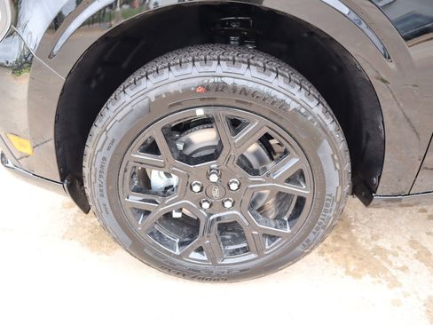 New 2026 Ford Maverick Lobo AWD/4WD image 18