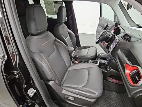 Used 2023 Jeep Renegade Trailhawk w/ Trailhawk Elite Group image 38