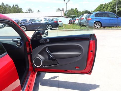Used 2014 Volkswagen Beetle R-Line FWD image 33