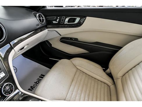 Used 2015 Mercedes-Benz SL 550 image 23
