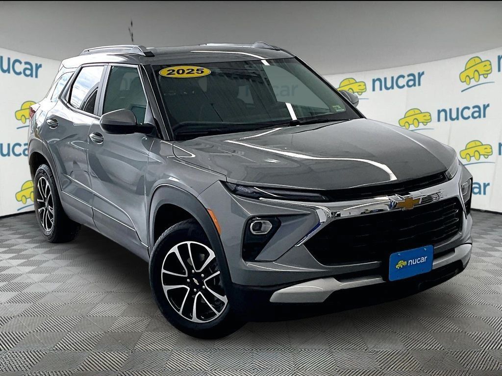 Used 2025 Chevrolet TrailBlazer LT AWD/4WD image 1