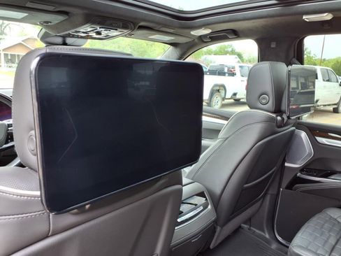 Used 2025 Cadillac Escalade Premium Luxury Platinum image 14