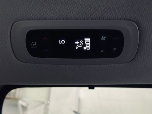 Used 2024 Chrysler Pacifica Touring-L FWD image 23