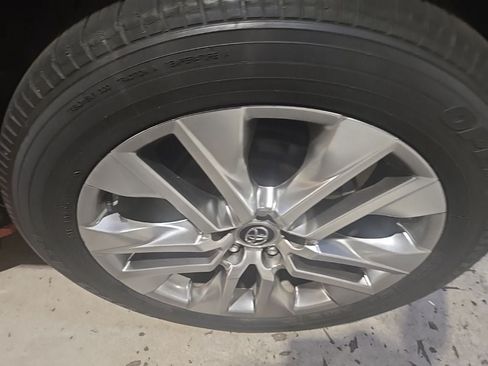 Used 2020 Toyota RAV4 XLE Premium AWD/4WD image 6
