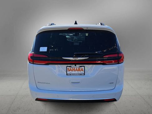New 2026 Chrysler Pacifica Pinnacle image 7