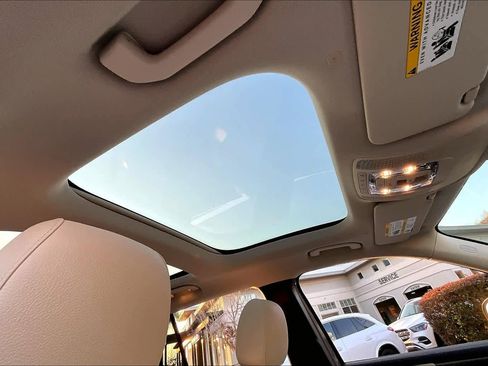 Used 2022 Mercedes-Benz GLB 250 image 25