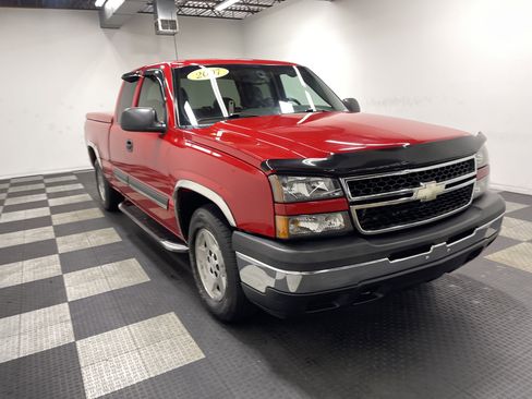 Used 2007 Chevrolet Silverado 1500 LT w/ Extended Cab Value Package image 6