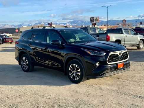 Used 2021 Toyota Highlander XLE image 6