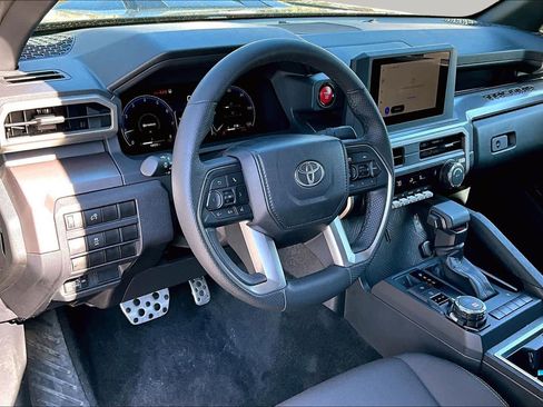 Used 2025 Toyota Tacoma TRD Sport AWD/4WD image 27