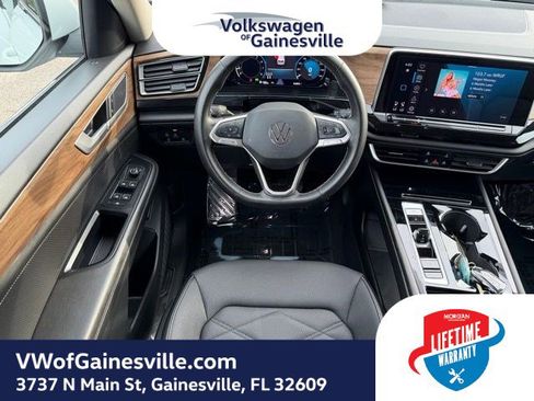 Certified 2025 Volkswagen Atlas SE image 17